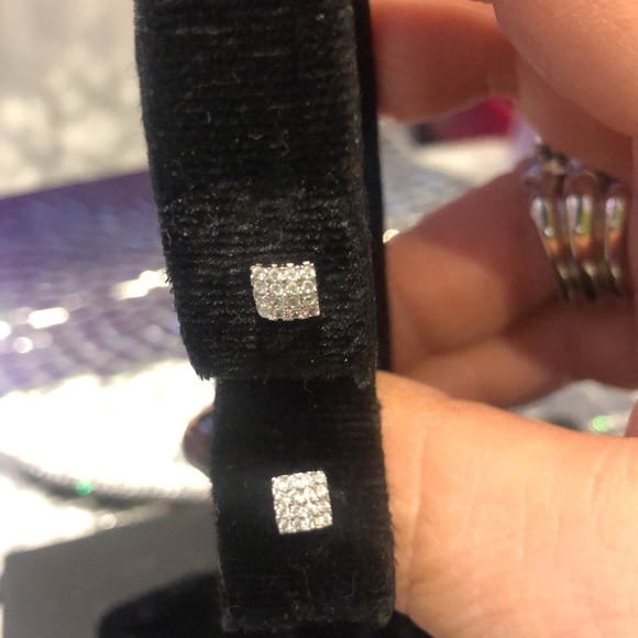 Dainty Little Unisex Cubic Zirconia Pavé Square Studs-Boutique - Picture 3 of 8